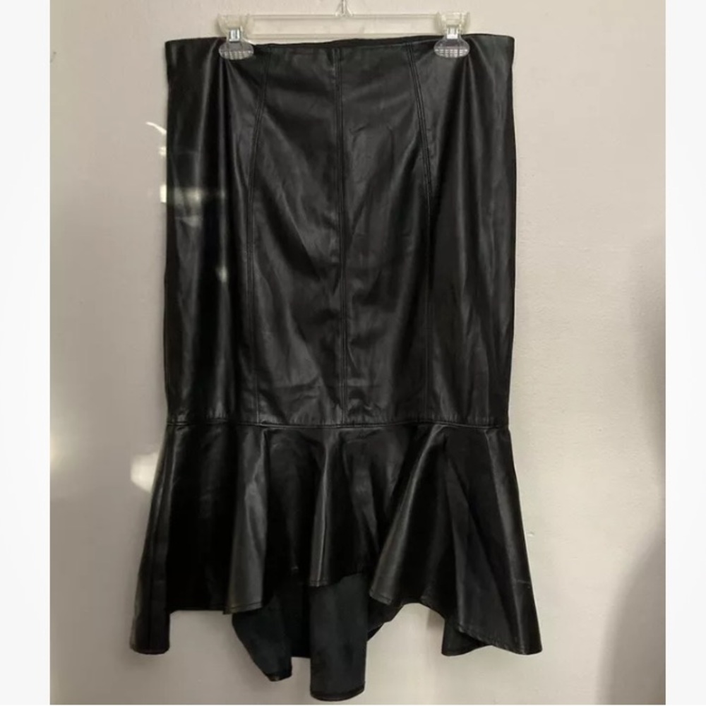 7-24 New York & Company Black faux Leather Skirt Trumpet Large Midi
